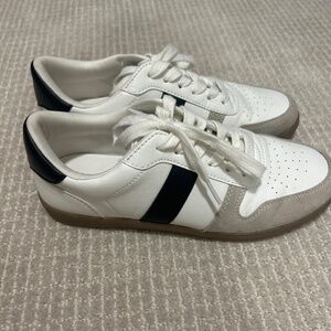 Universal Thread Shoes